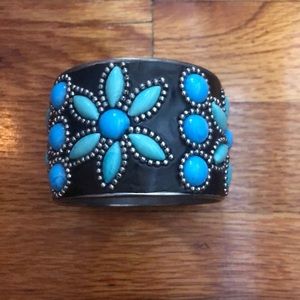 Francesca’s Collection Wide Flower Bangle